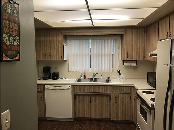 2nd image of 683 SE Broadmoor Cir