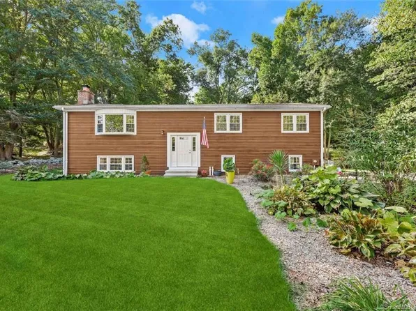 15 Smith Haven Drive, Seymour, CT 06483