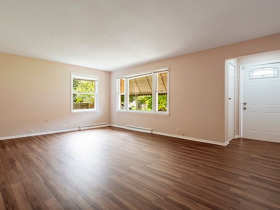 3rd image of 1539 Victoria Ave