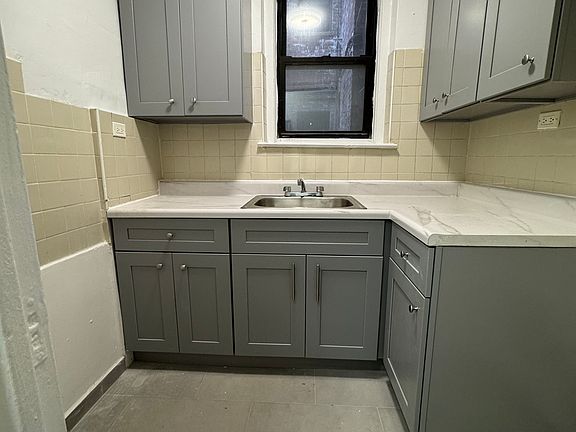 3rd image of 303 Webster Ave APT 1C