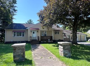 17 Francis Rd, New Hartford, NY 13413