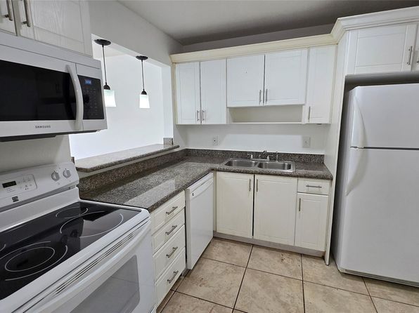 15205 NE 6th Ave APT D206