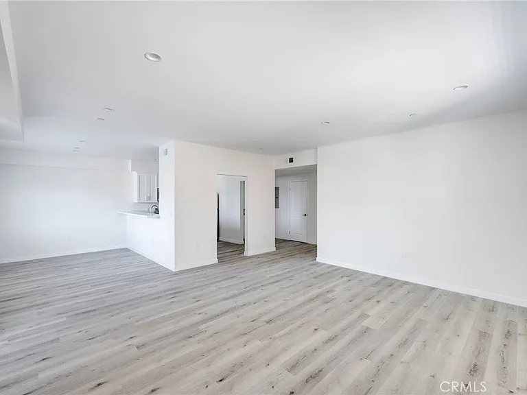 14526 Hartland St #307 — Photo 6