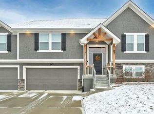 4942 Park Ridge Dr, Independence, MO 64015