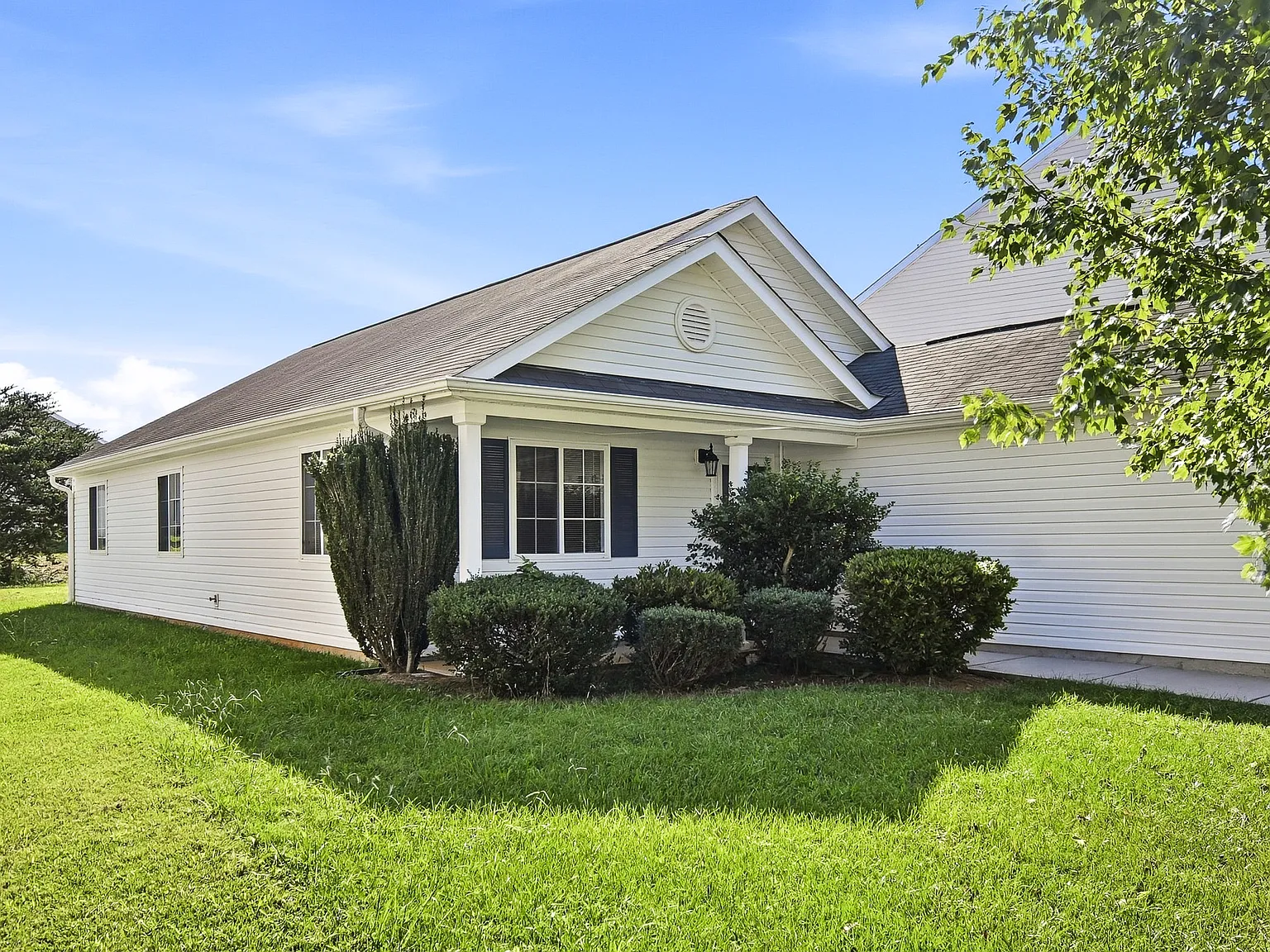 3 bed, 1276 sqft, $1,750 — Photo 1