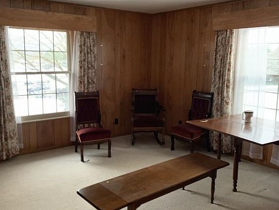 4th image of 90 Sanford Cir