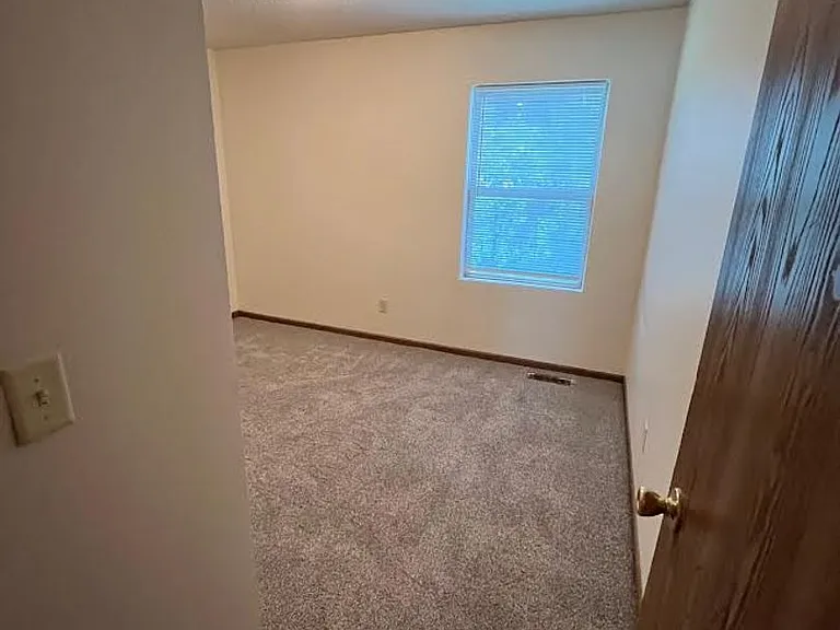 Two bedroom, 1 bathroom, patio — Photo 10