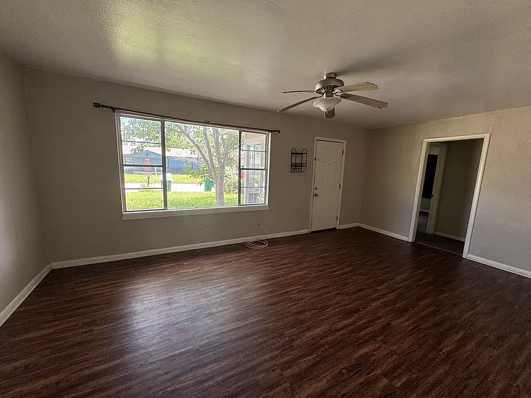 304 Avenue I — Photo 3
