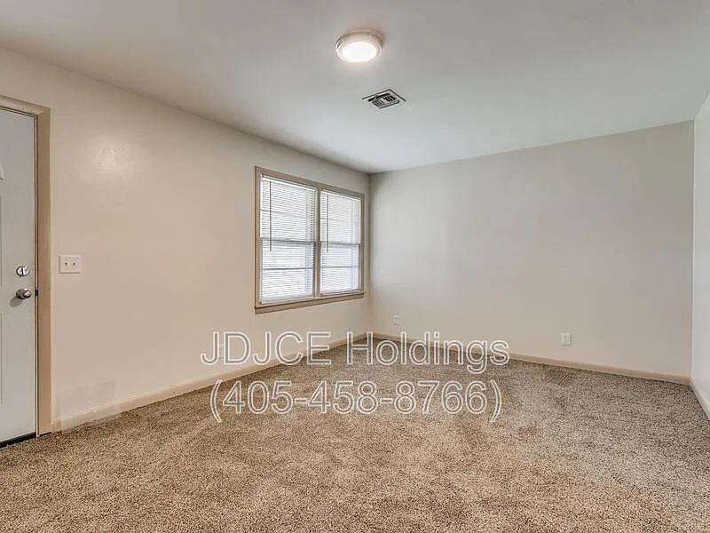3 bed, 1.0 bath, 1050 sqft, $990 — Photo 2