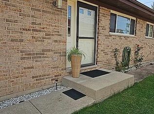 184 Paramount Dr, Wood Dale, IL 60191