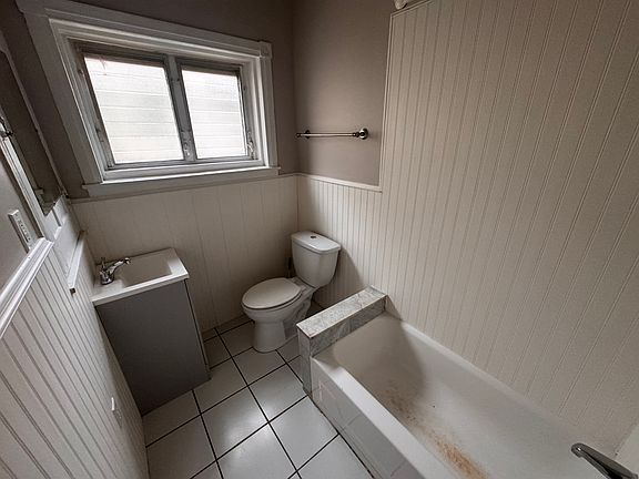 5th image of 3752 N 15th St Floor 2