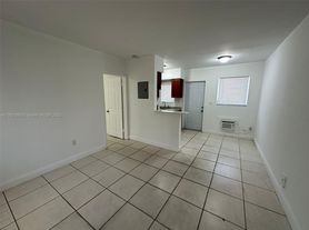 1270 NE 139th St, Miami, FL
