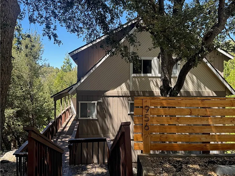 956 Teakwood Dr — Photo 2