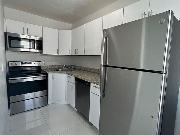 4th image of 7935 Crespi Blvd Unit 2-7925R