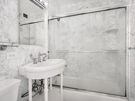5th image of 301 E 62nd St APT 8A