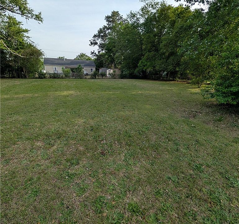 2nd image of 705 Peele St