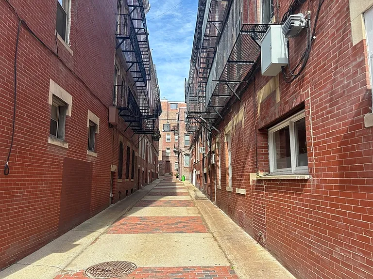 4 Powers Ct #A — Photo 12