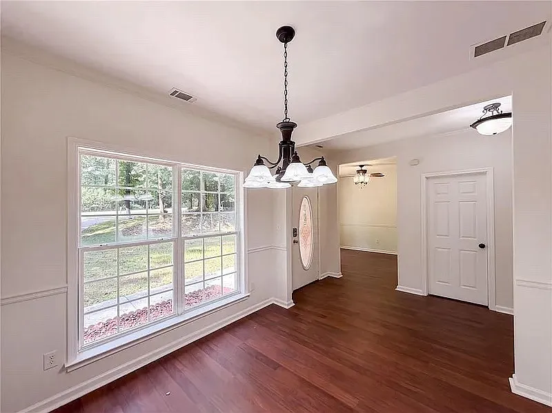 4 bed, 2088 sqft, $2,401 — Photo 3