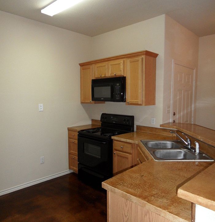 1st image of 121 Sunburst Ct