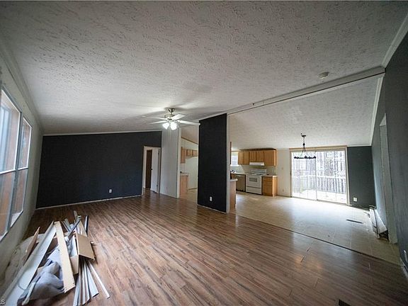 4th image of 210 Barbary Dr