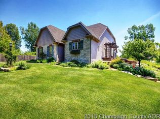 904 N Lake Of The Woods Rd, Mahomet, IL 61853
