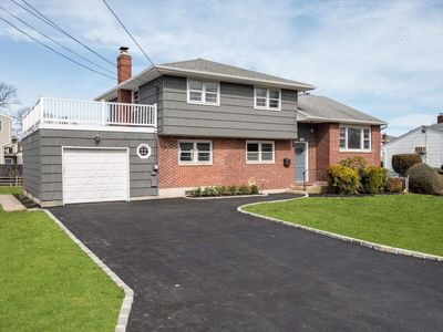 195 Ferndale Court, Copiague, NY, 11726