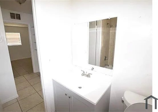 1801 Center St #2 — Photo 3
