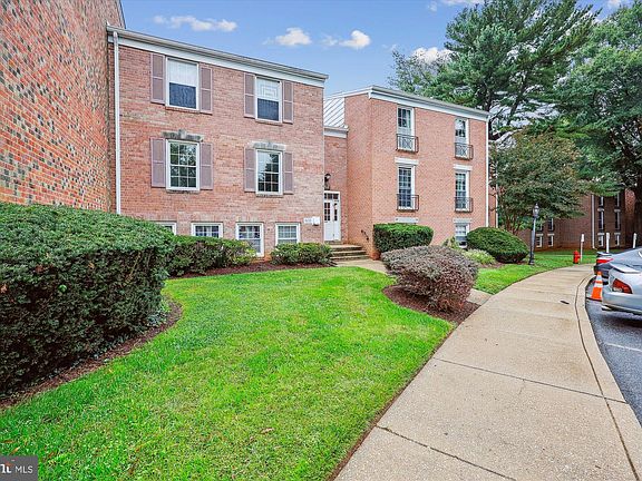 2nd image of 852 Quince Orchard Blvd APT 101