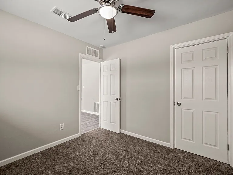 Ranch Apartment Homes in Great Troy Location — Photo 8