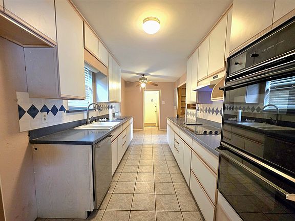 3rd image of 10711 Clearbrook Ln