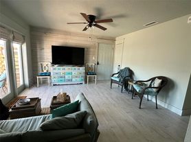 5006 Starfish Dr SE, Saint Petersburg, FL
