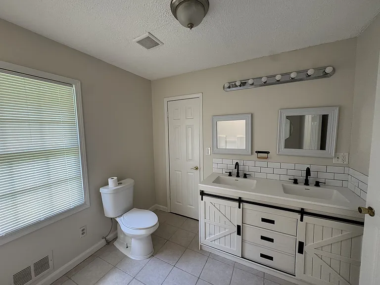 2408 Melody Ln NW — Photo 11