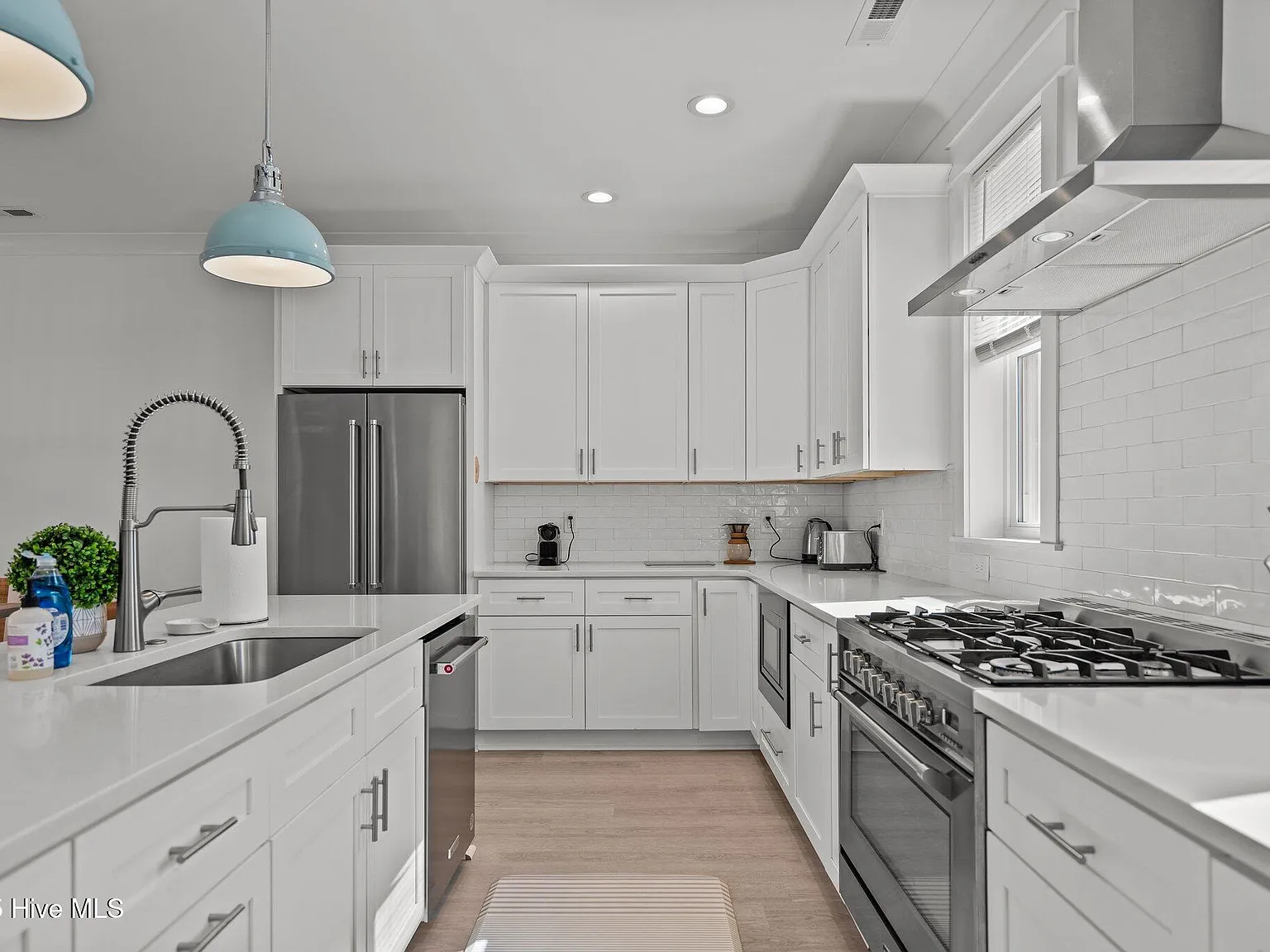 4 bed, 3.5 bath, 2476 sqft, $24,000 — Photo 3
