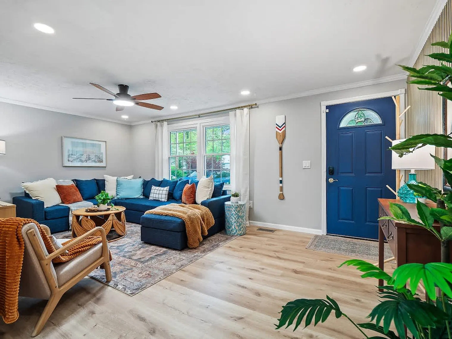 4 bed, 1.0 bath, 1679 sqft, $9,147 — Photo 2