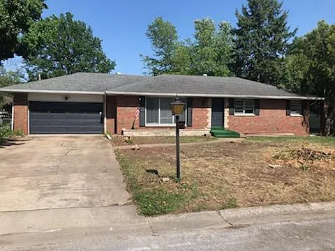 3405 Greenwood Ln