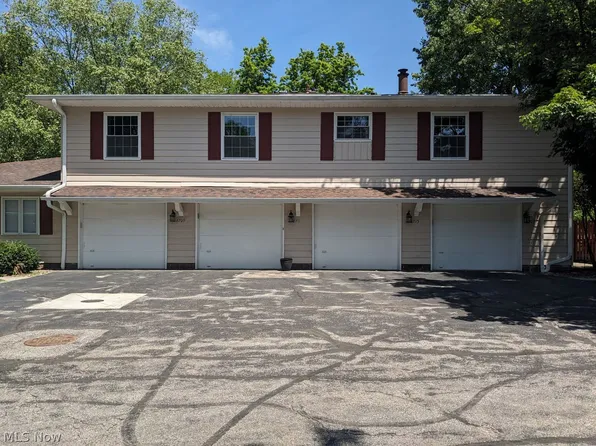 8713 Fox Rest Dr, Brecksville, OH 44141