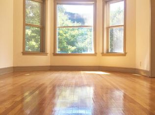 1040 W Dakin St, Chicago, IL 60613