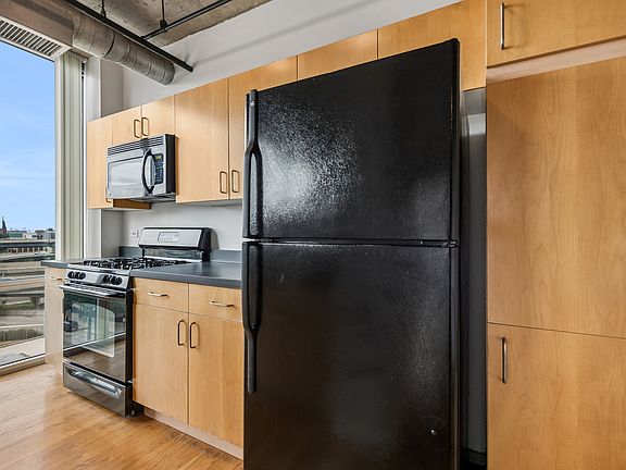 5th image of 700 W Van Buren St APT 604