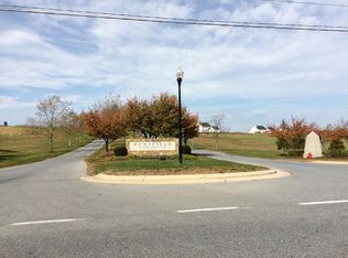 88 Davis St, Charles Town, WV 25414