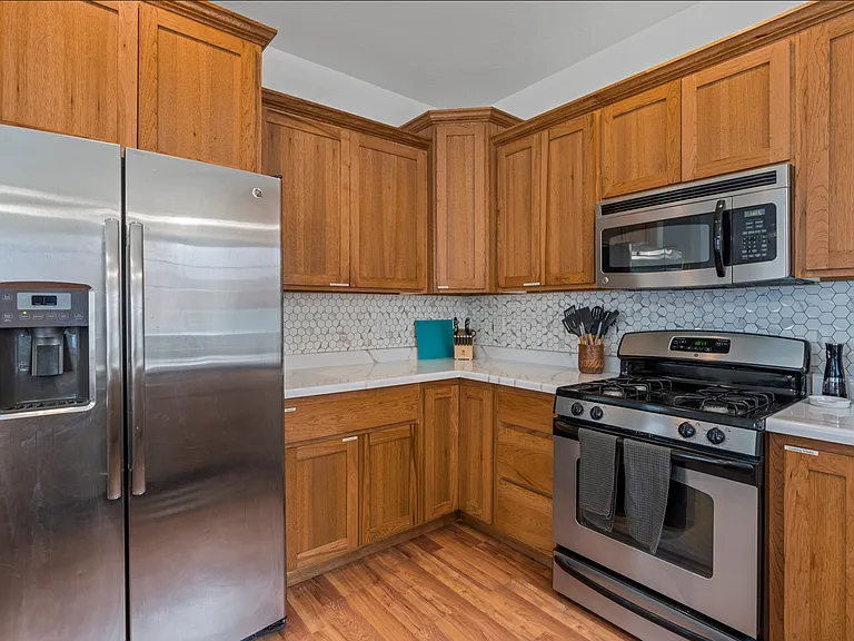 1710 N Taylor Cir — Photo 2