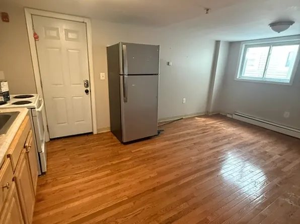34 Grand Ave APT 4, Haverhill, MA 01830
