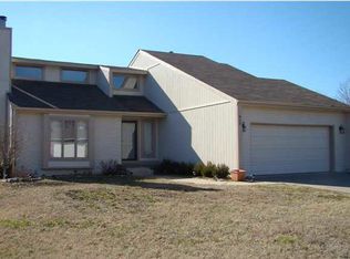 925 Maplewood Ct, Andover, KS 67002