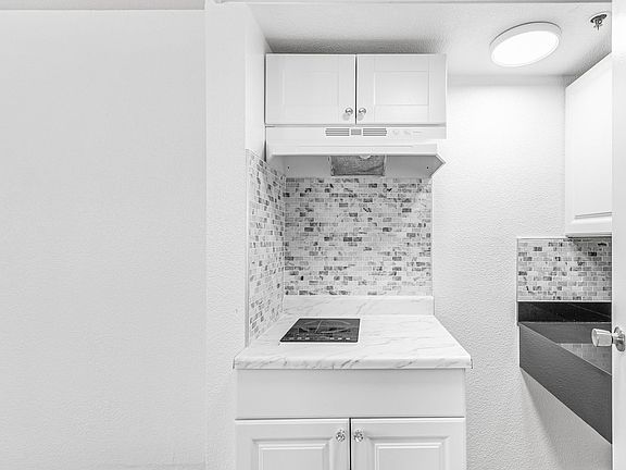 4th image of 1516 Newbury Rd #261