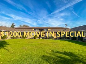 2426 N Buena Vista St