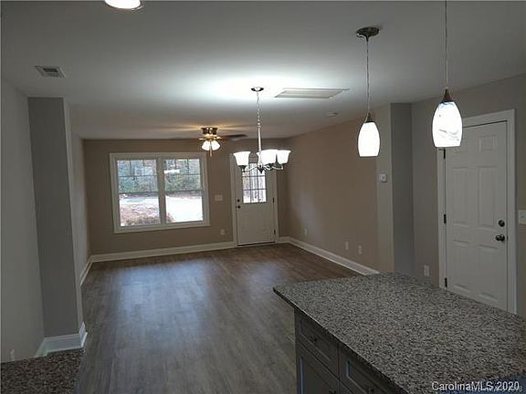 3rd image of 1516 Central Dr