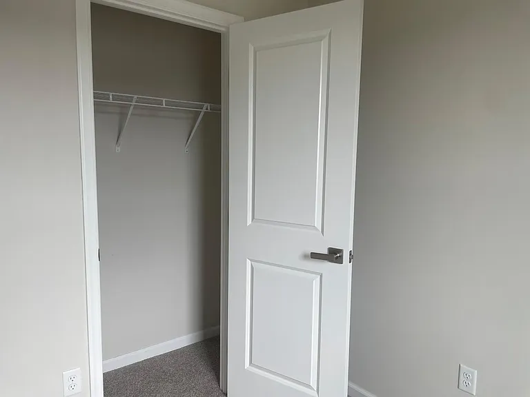 4031 Hemlock Ct — Photo 4