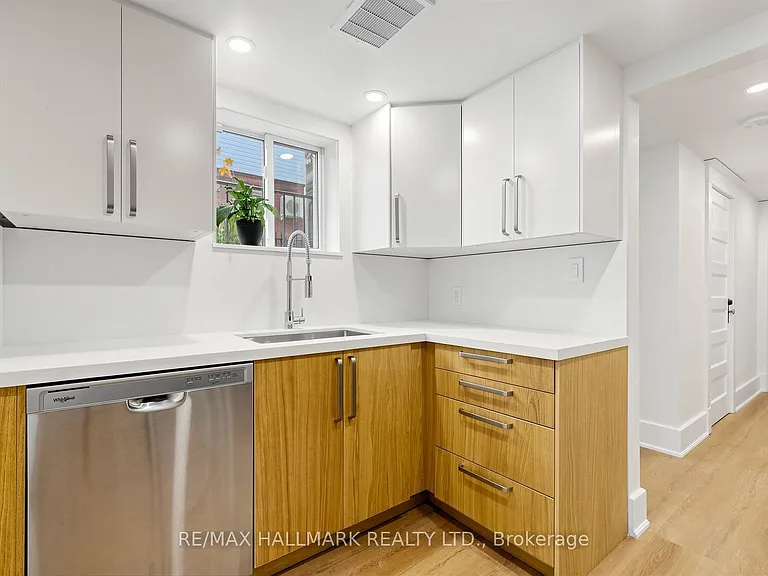 57 Humberside Ave #LOWER LEVEL — Photo 6
