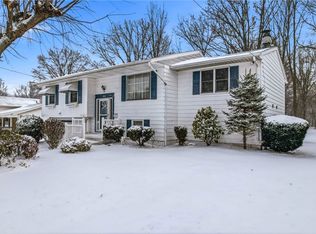 1416 Skyline Dr, Hermitage, PA 16148