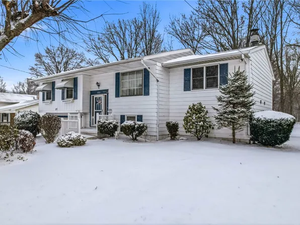 1416 Skyline Dr, Hermitage, PA 16148