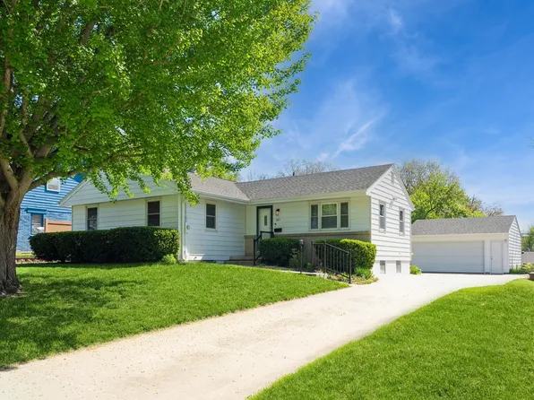 917 29th St, West Des Moines, IA 50265